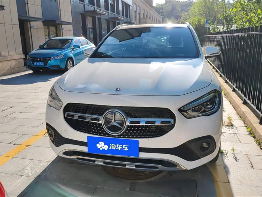 Mercedes-Benz GLA Mercedes-Benz GLA