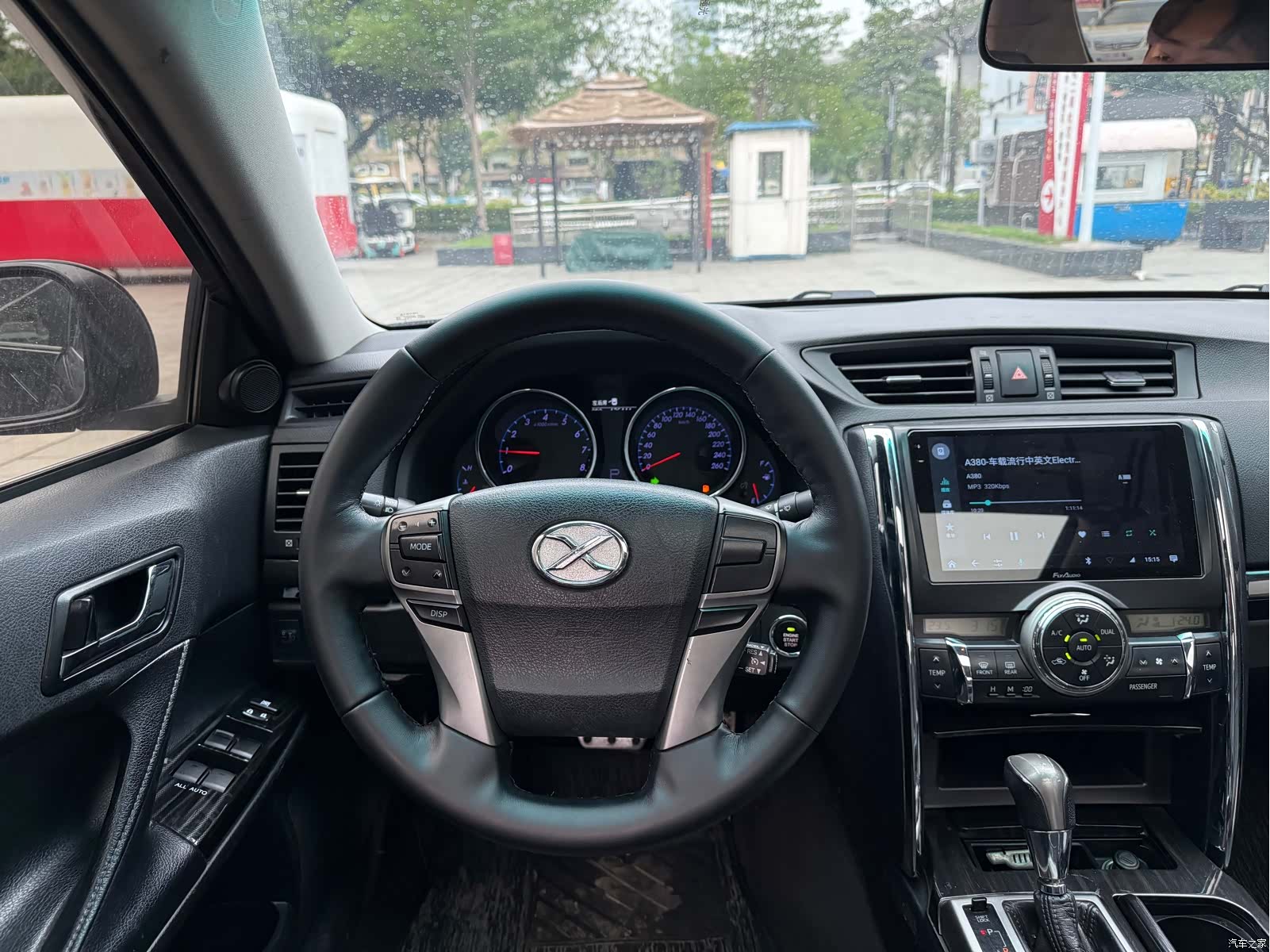 Toyota 2.5V, 2012 4