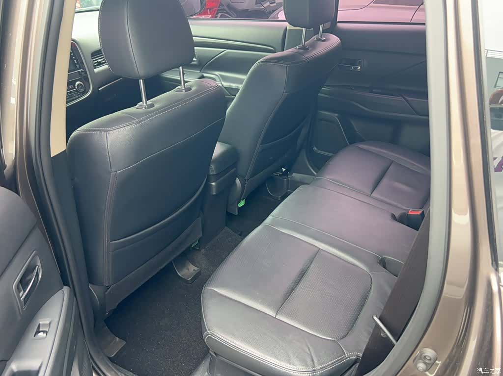 Mitsubishi Outlander, 2017 14