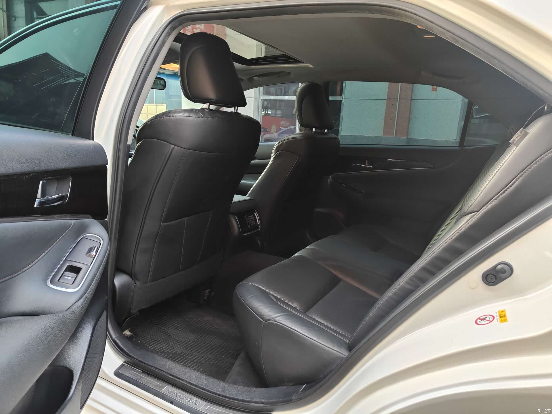 Toyota Crown, 2015 8
