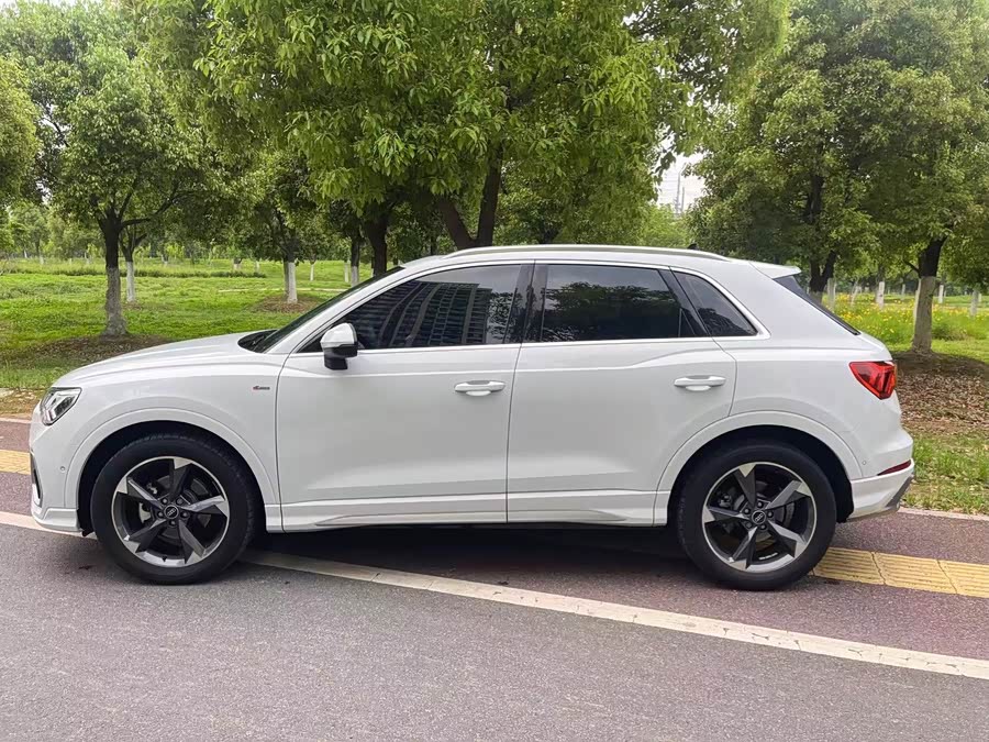 Audi Q3 2023, фото 4