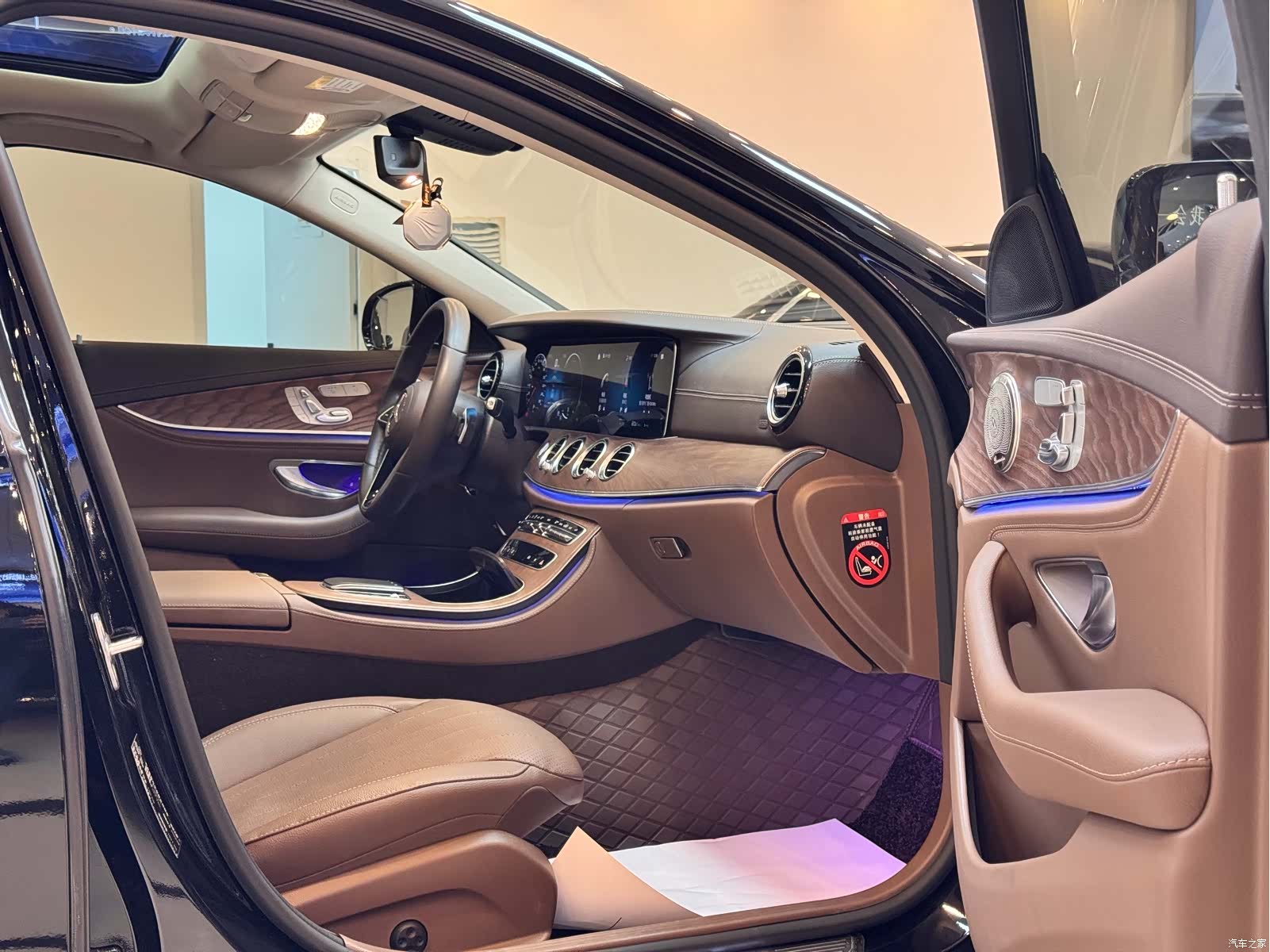 Mercedes-Benz E-Class, 2023 11