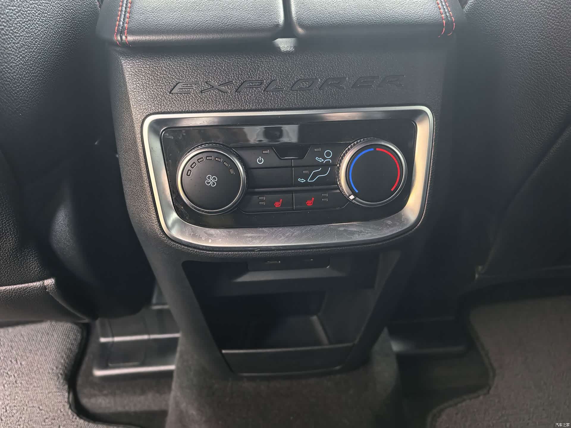 Ford Explorer, 2023 9