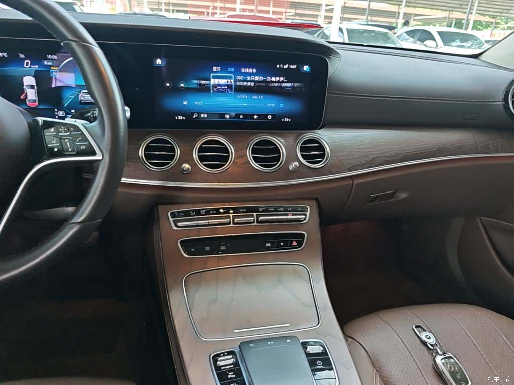 Mercedes-Benz E-Class, 2023 13