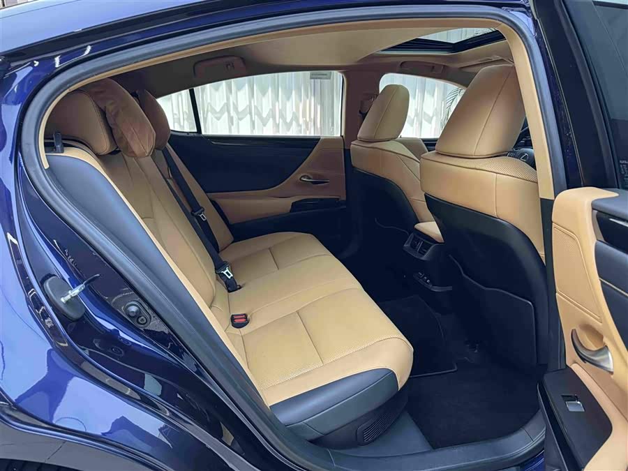 Lexus ES 2022, фото 12