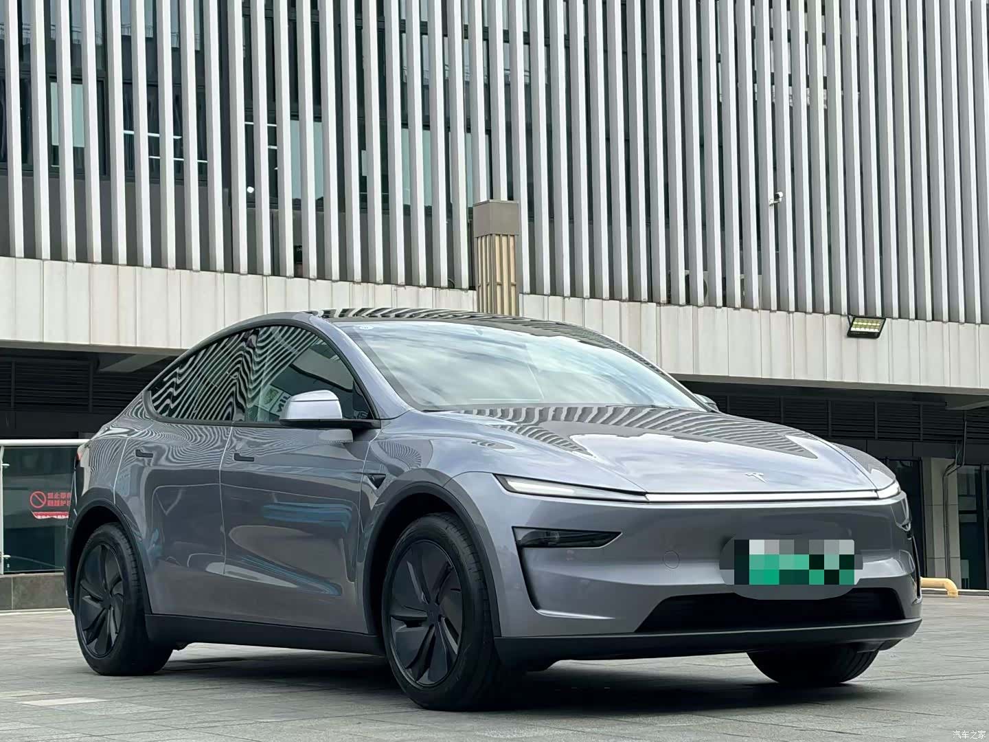 Tesla Model Y, 2025 3