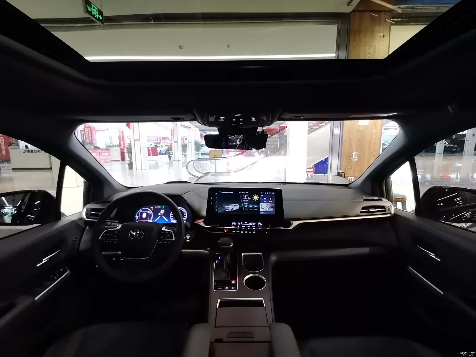 Toyota Granvia, 2025 12