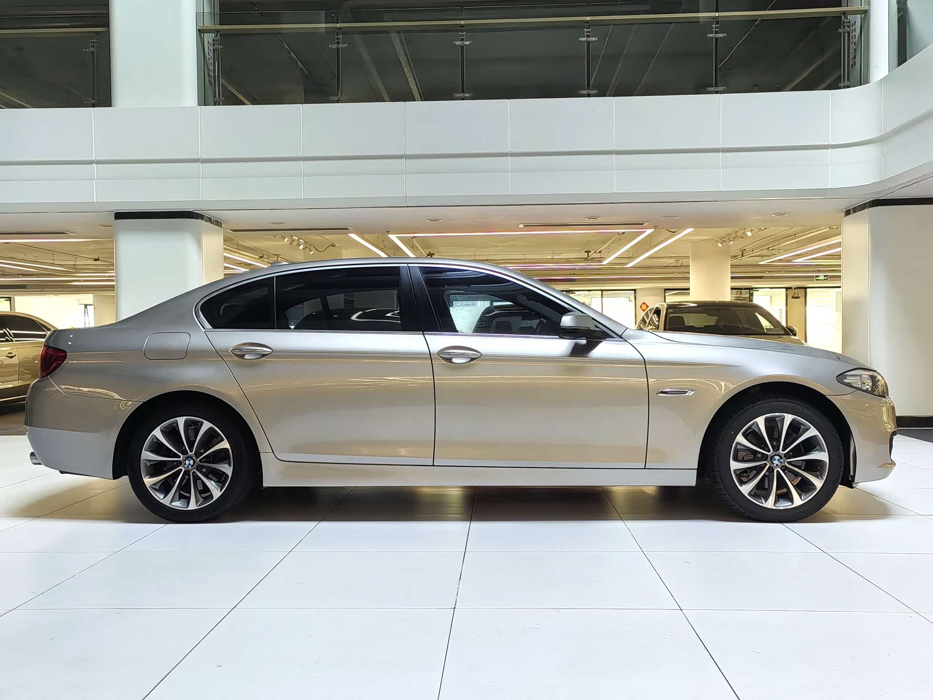 BMW 5 Series, 2017 13