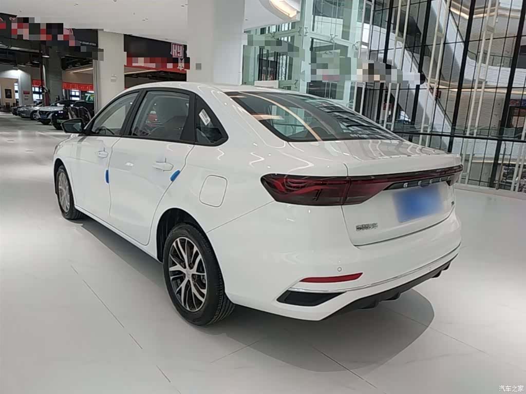Geely Emgrand, 2026 все фото