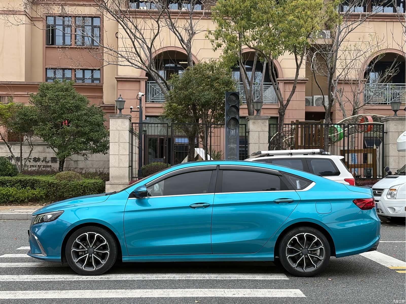 Geely Binray, 2022 17