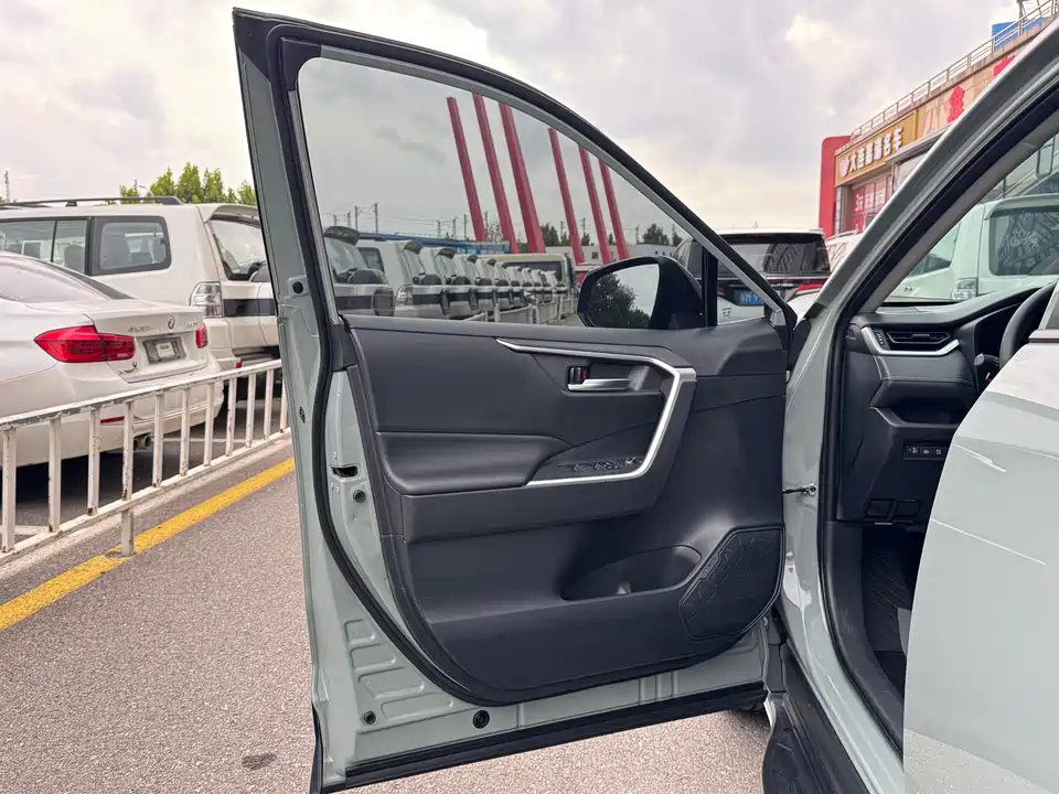 Toyota RAV4 Rongfang