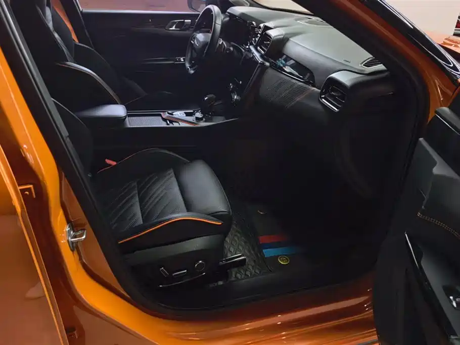 Lynk & Co 02 Hatchback