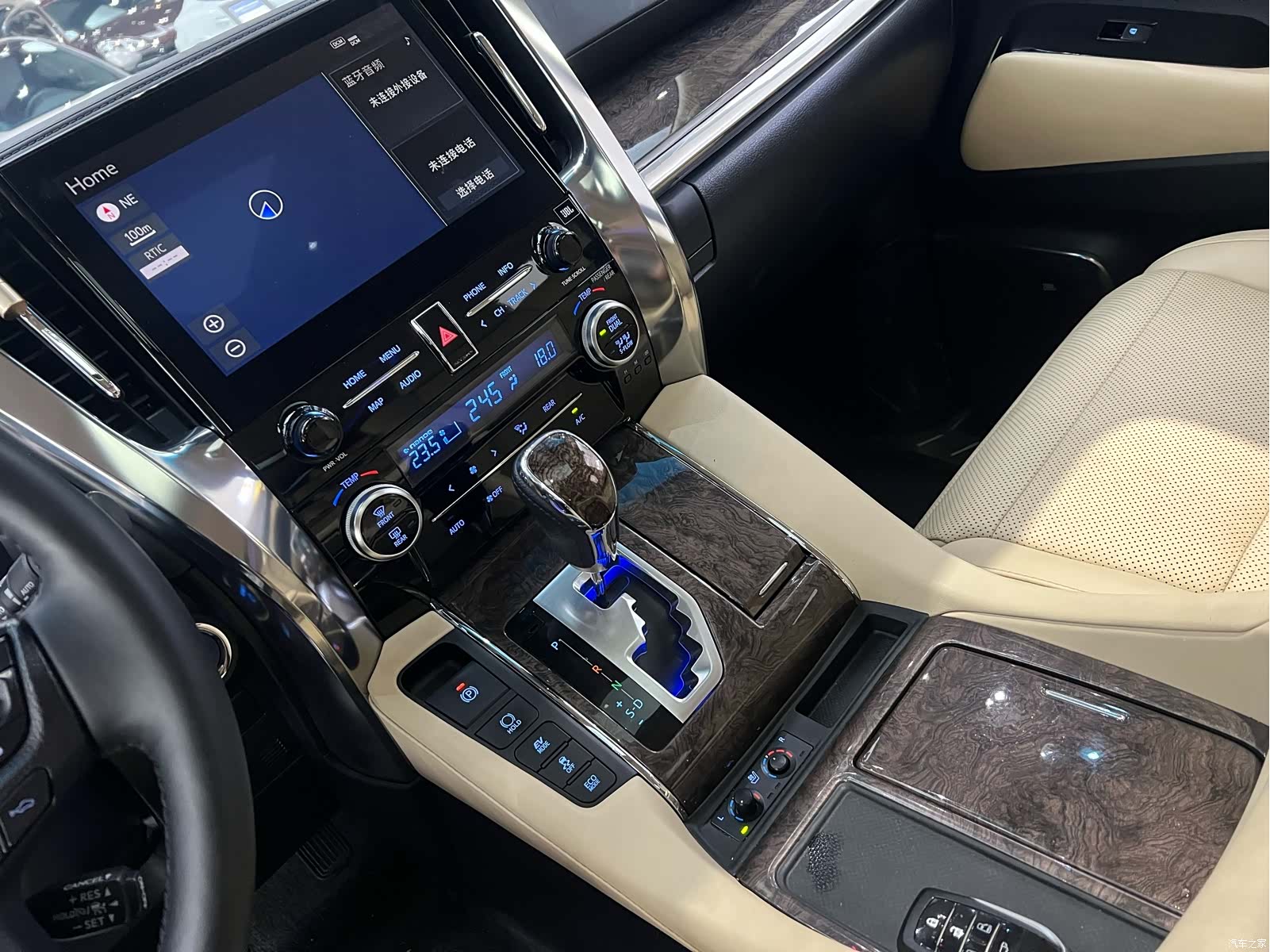 Toyota Vellfire, 2021 все фото