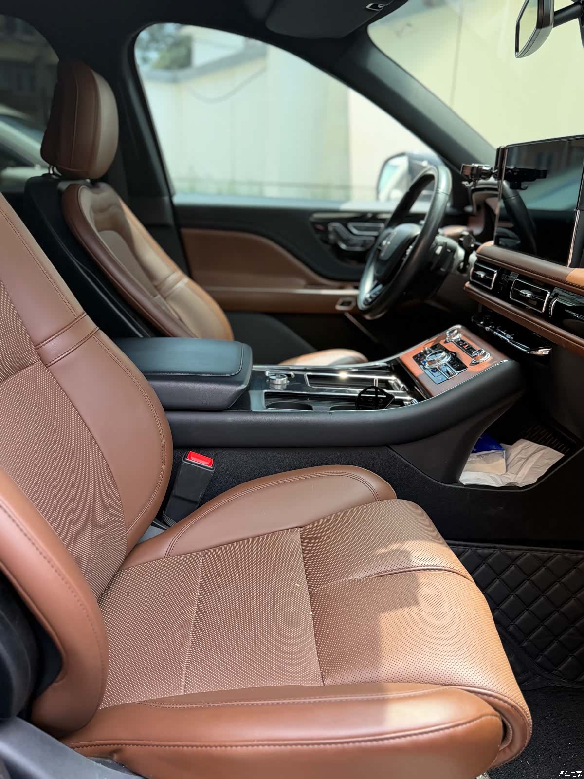 Lincoln Aviator, 2022 все фото