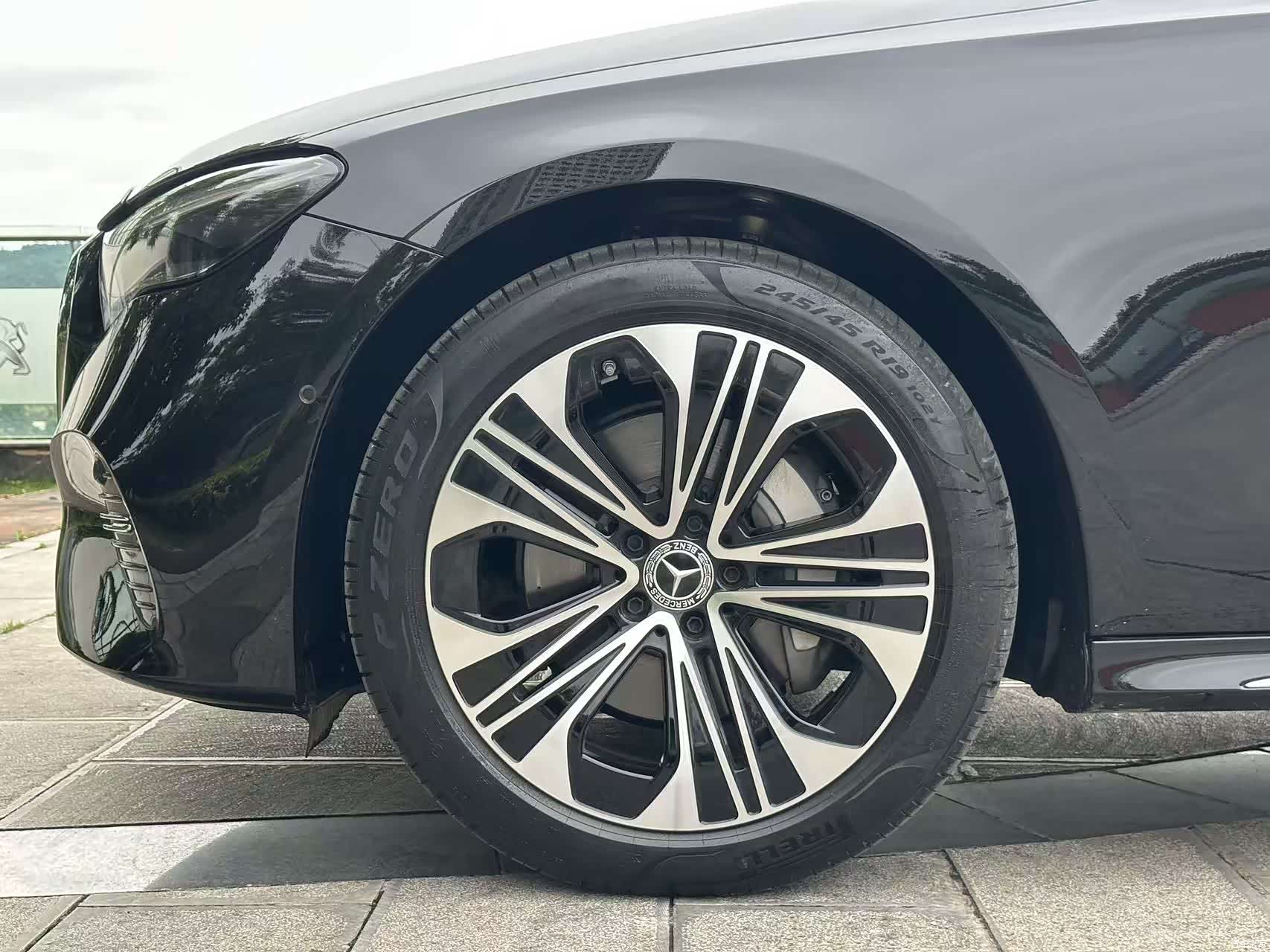 Mercedes-Benz E-Class, 2025 23