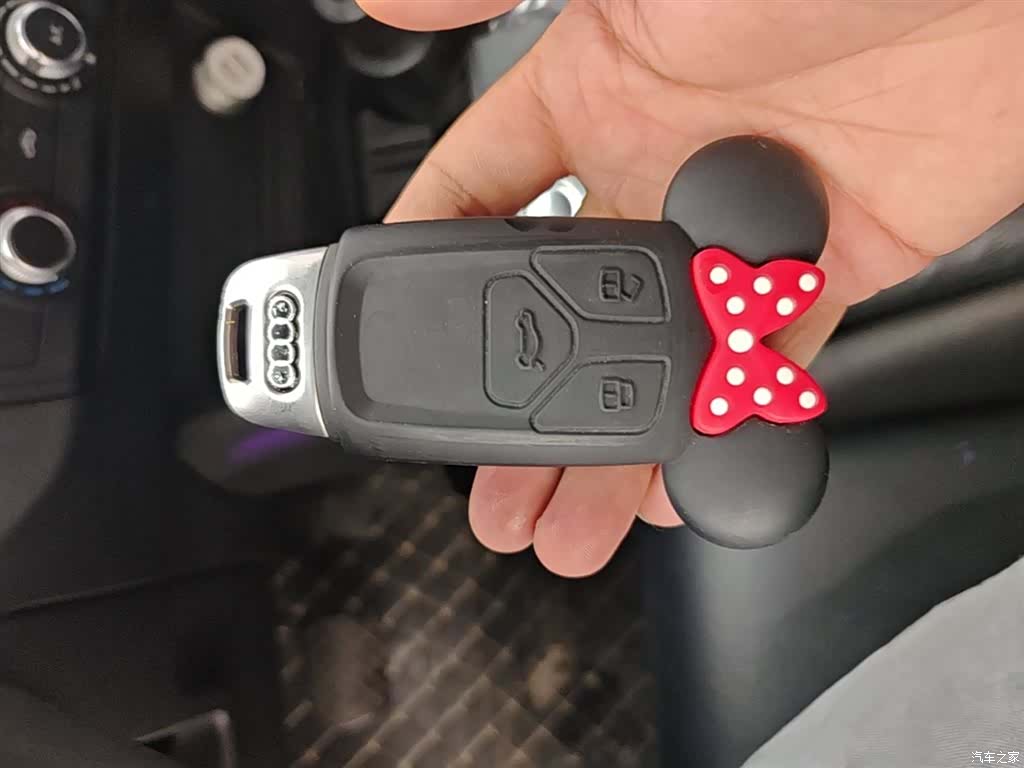 Audi Q2L, 2019 9