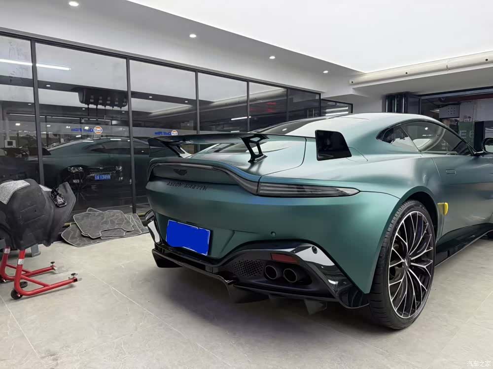 Aston Martin Vantage, 2022 6
