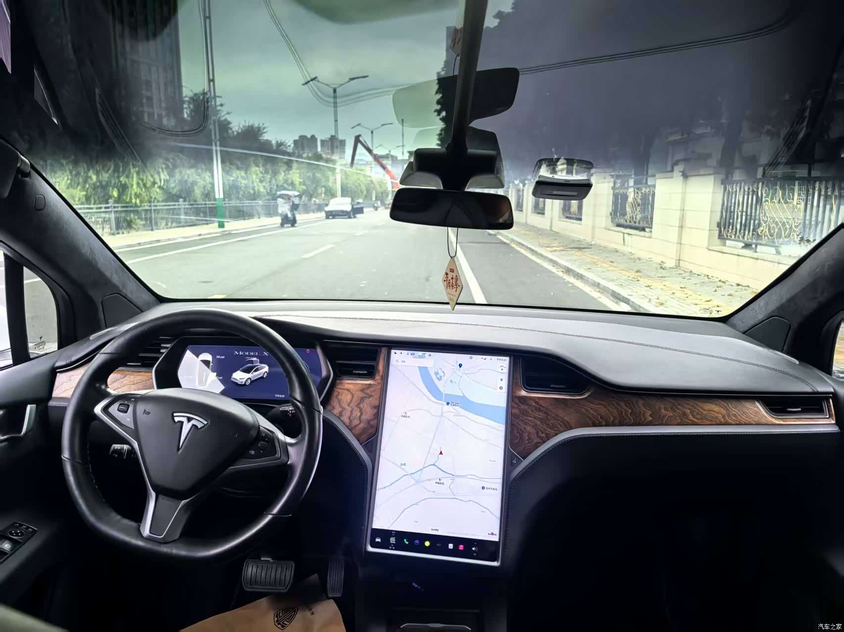 Tesla Model X, 2020 10