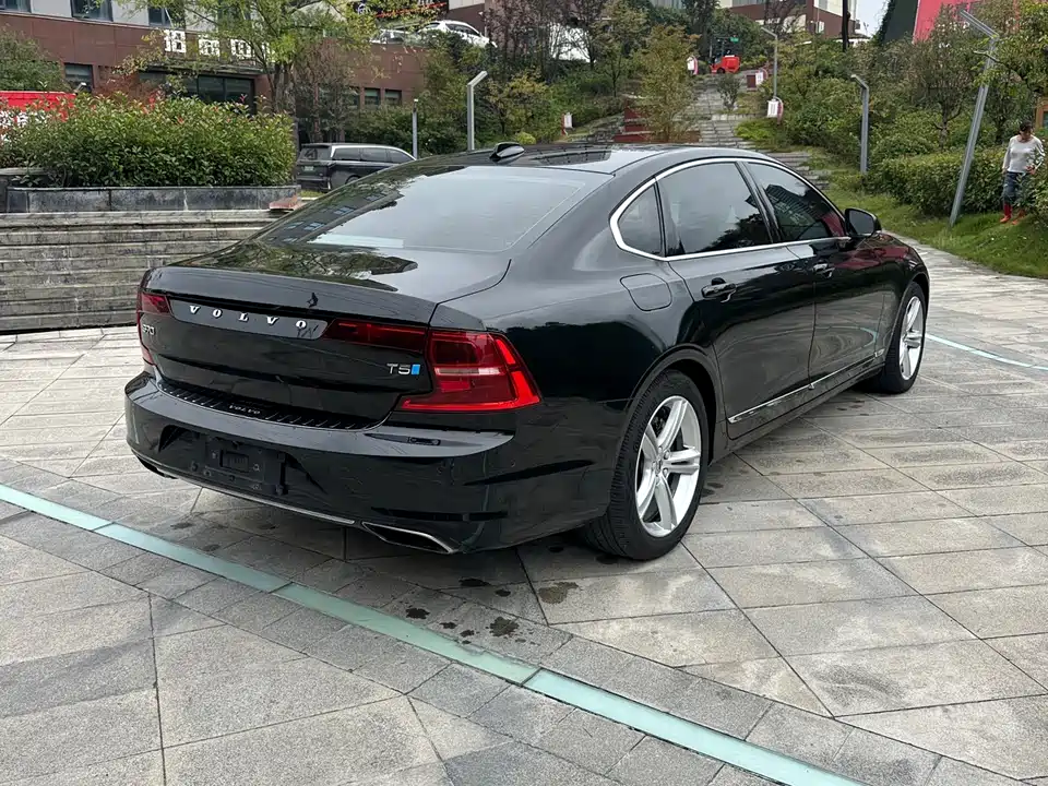 Volvo S90