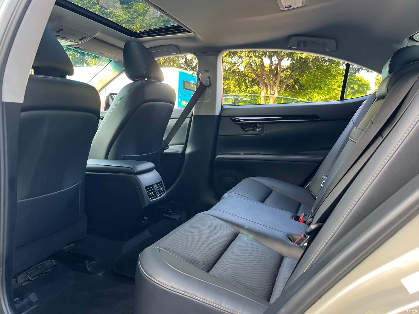 Lexus ES, 2015 8