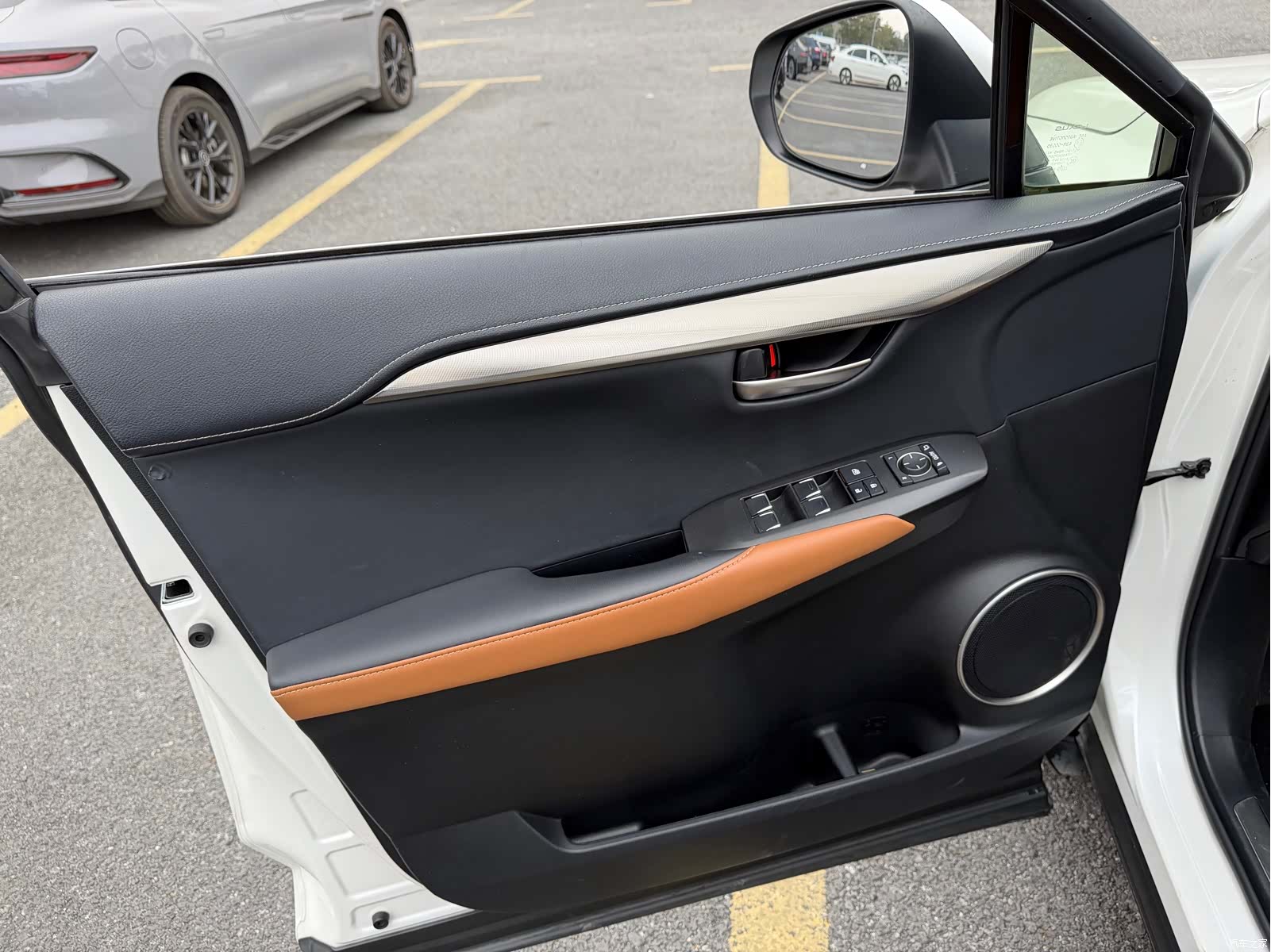 Lexus NX, 2019 28