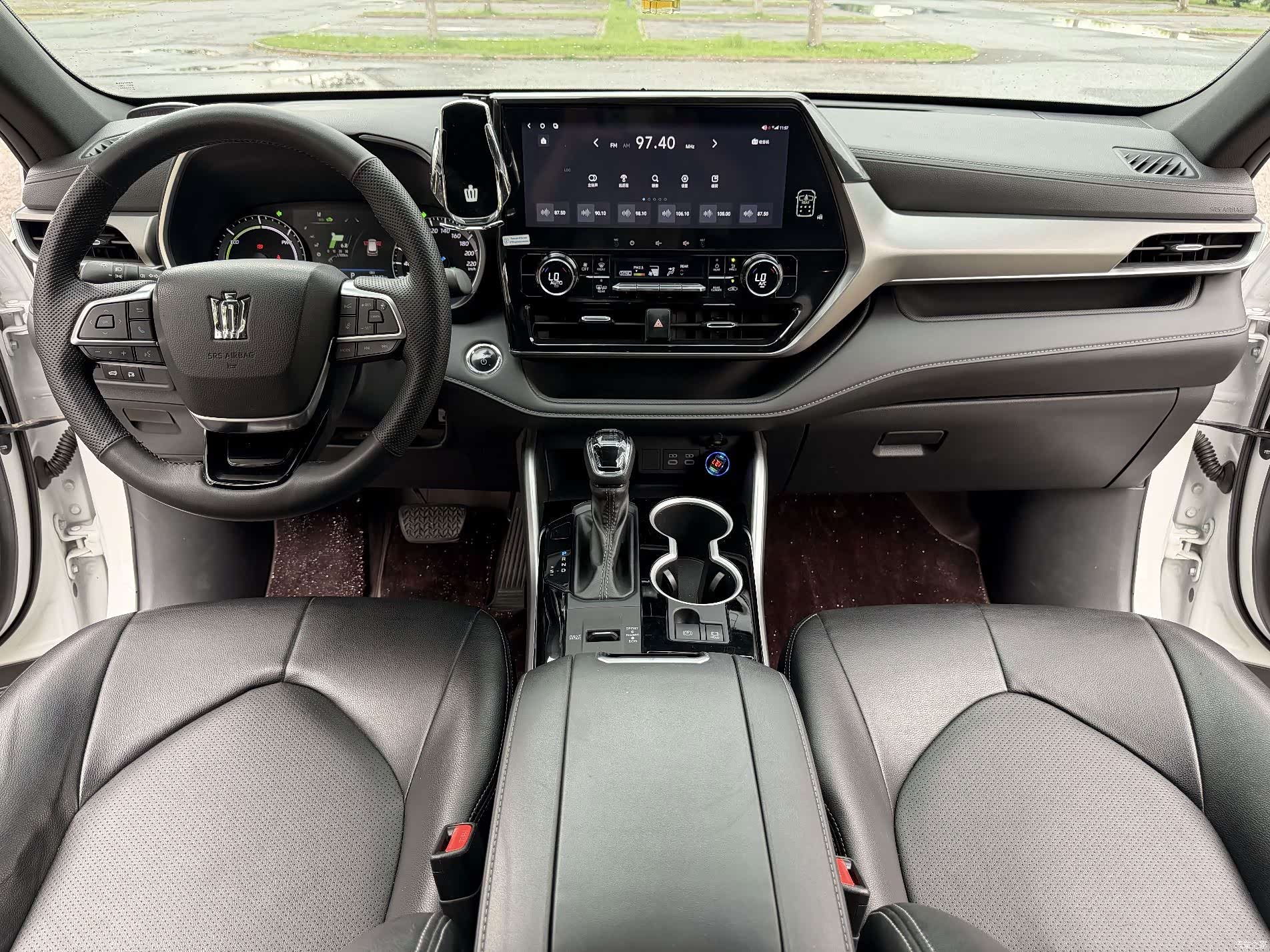 Toyota Crown, 2023 все фото