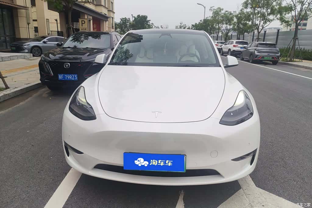 Tesla Model Y, 2022 2