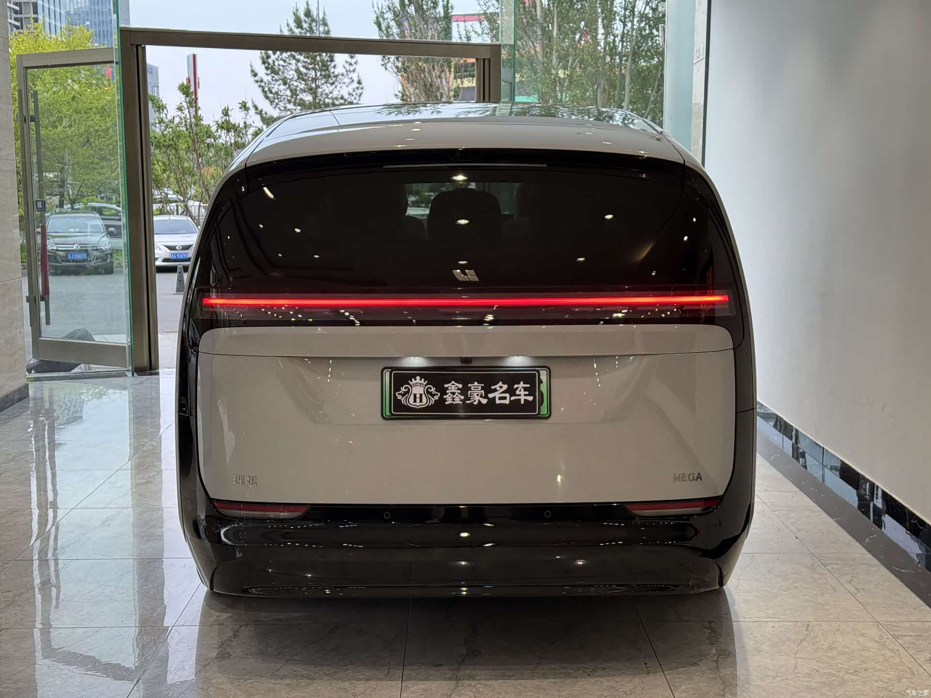 Li Auto MEGA, 2025 23