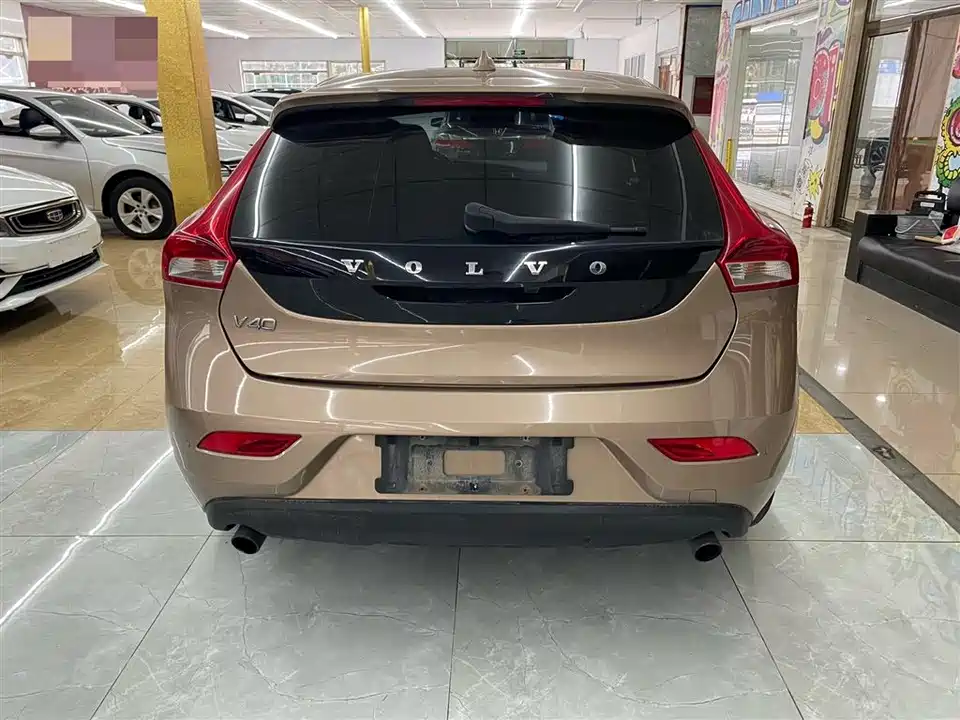 Volvo V40
