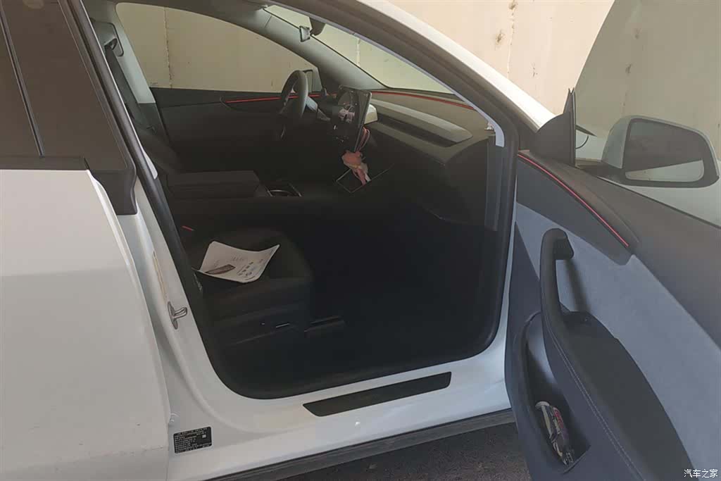 Tesla Model Y, 2025 8