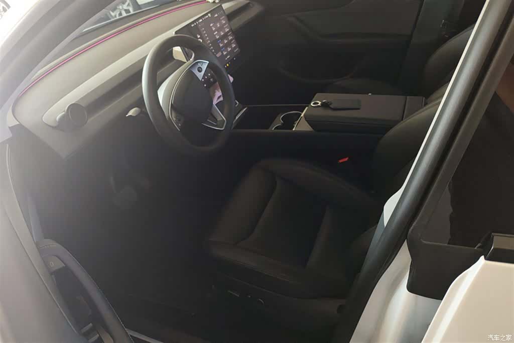 Tesla Model Y, 2025 9