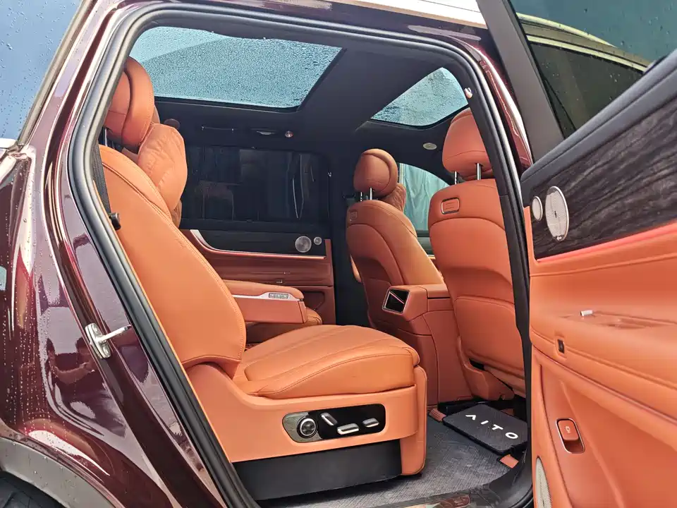 AITO Ask the world M9