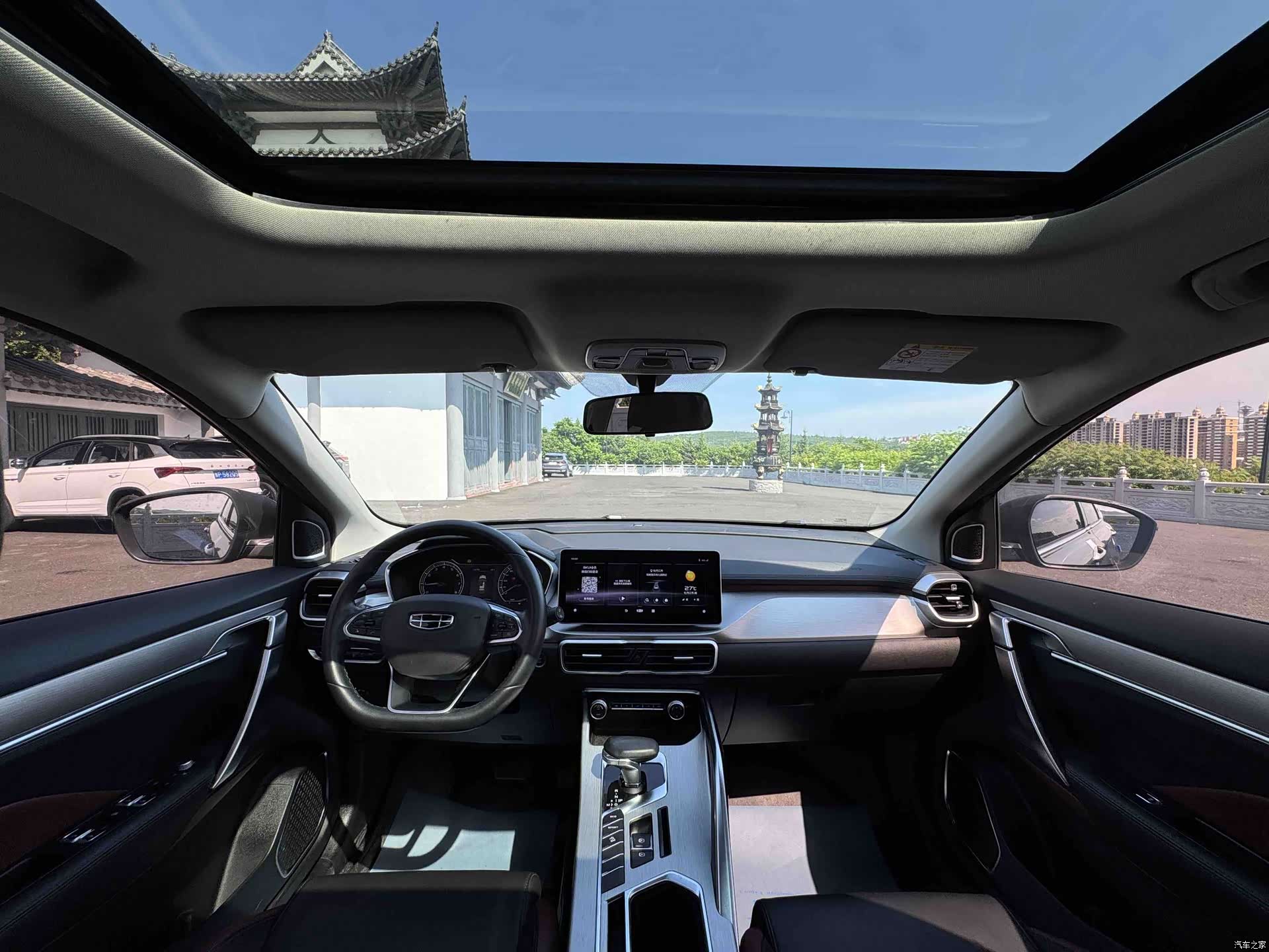 Geely Coolray, 2022 16
