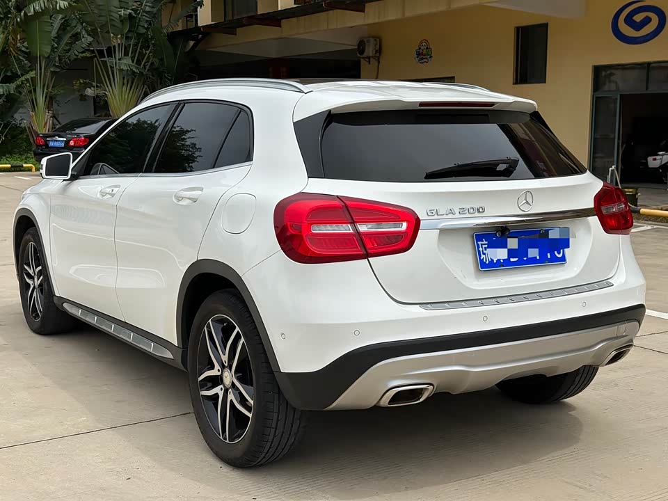 Mercedes-Benz GLA Mercedes-Benz GLA