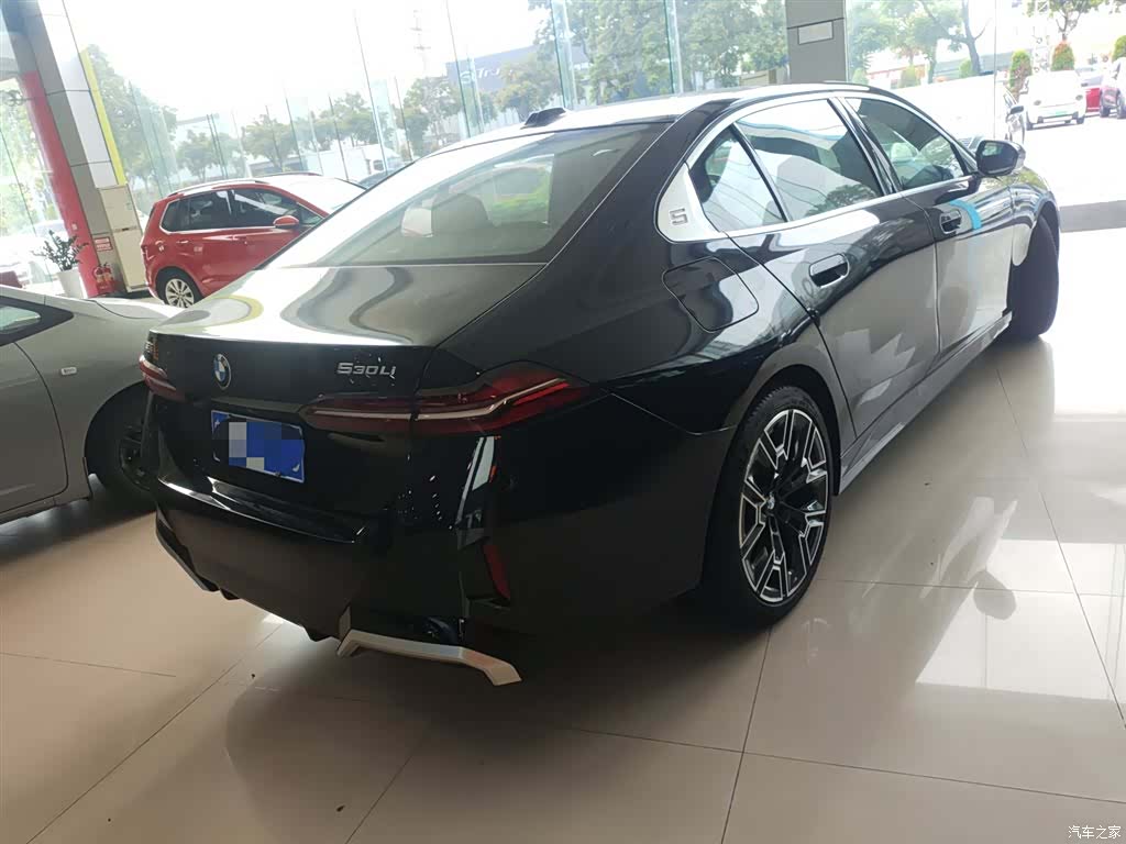 BMW 5 Series, 2025 3
