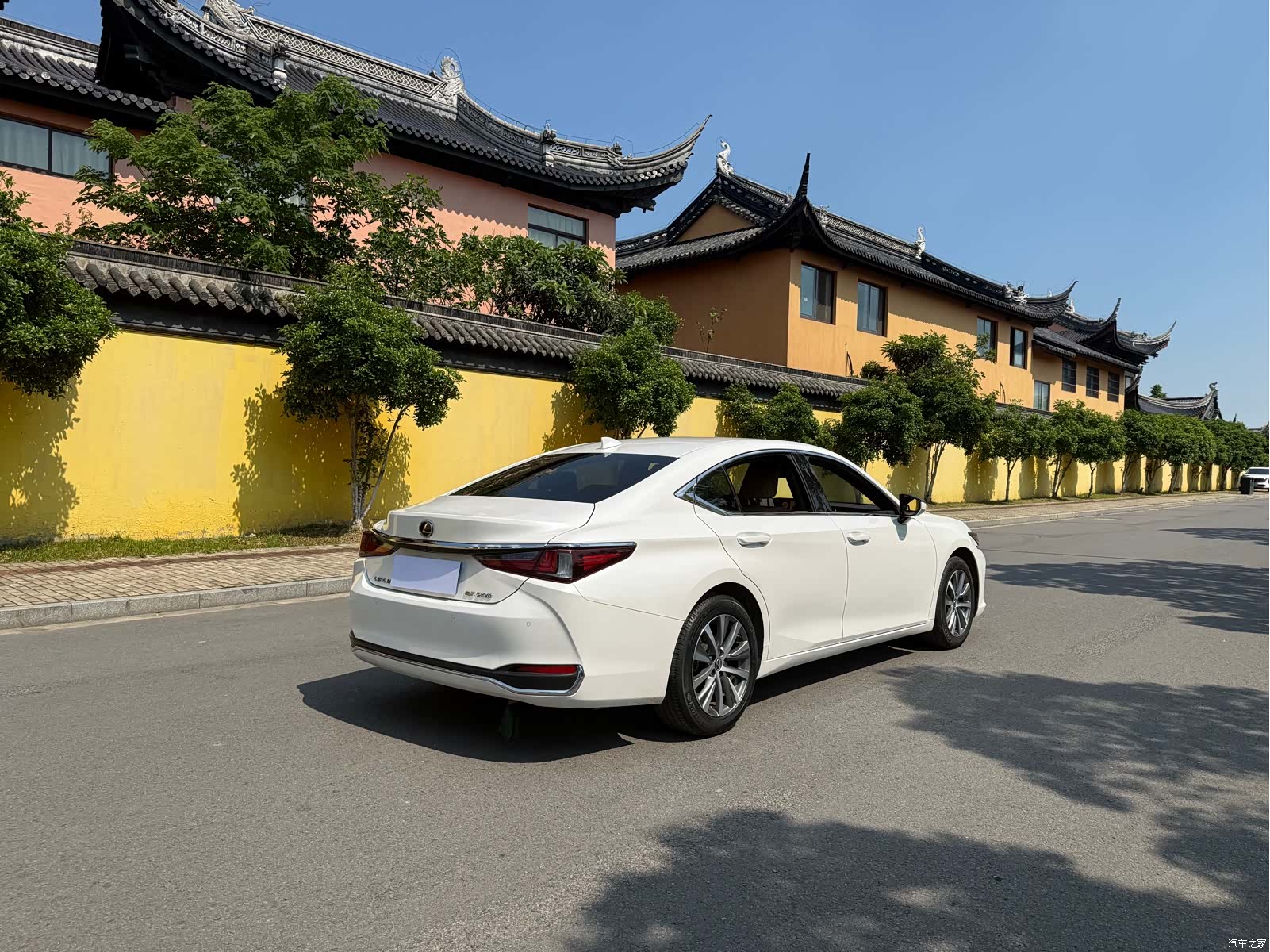 Lexus ES, 2020 все фото