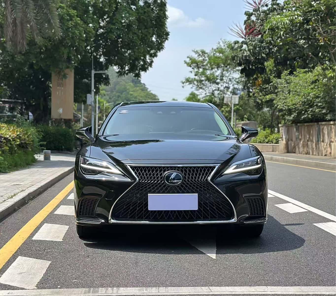 Lexus LS, 2021 3