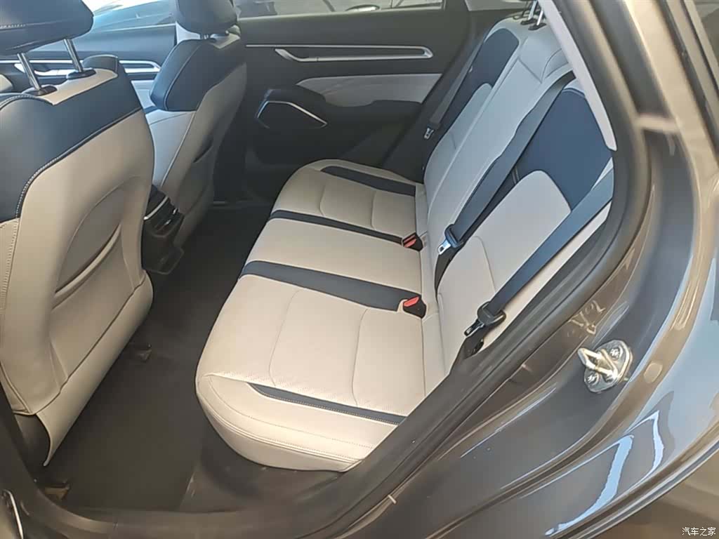Geely Emgrand, 2023 17
