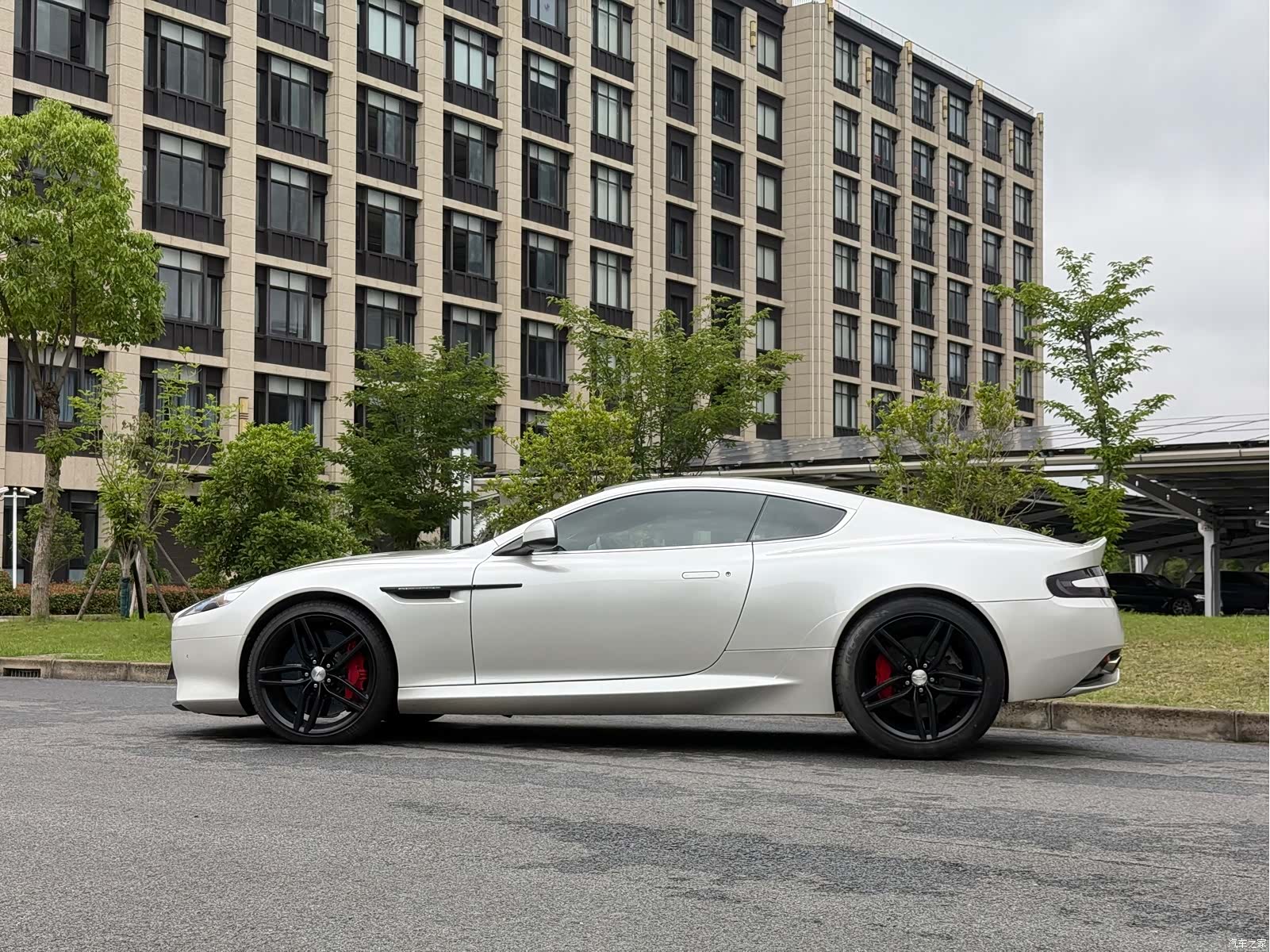 Aston Martin DB9, 2015 3