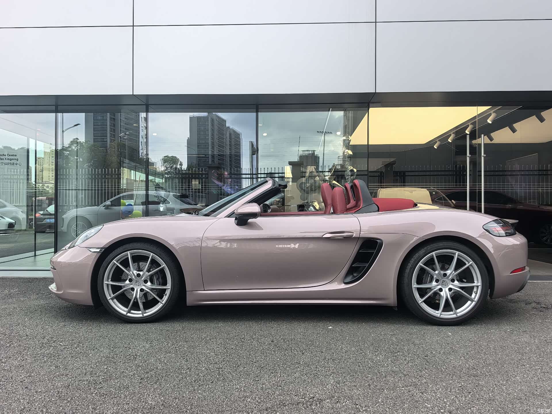 Porsche Boxster, 2022 все фото