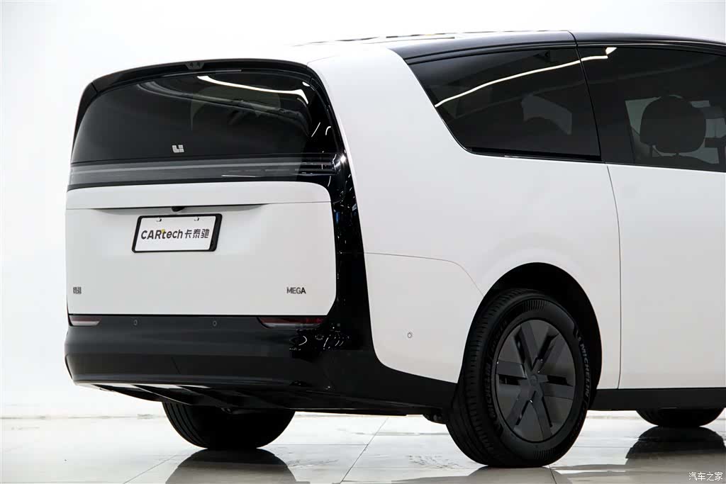 Li Auto MEGA, 2025 8