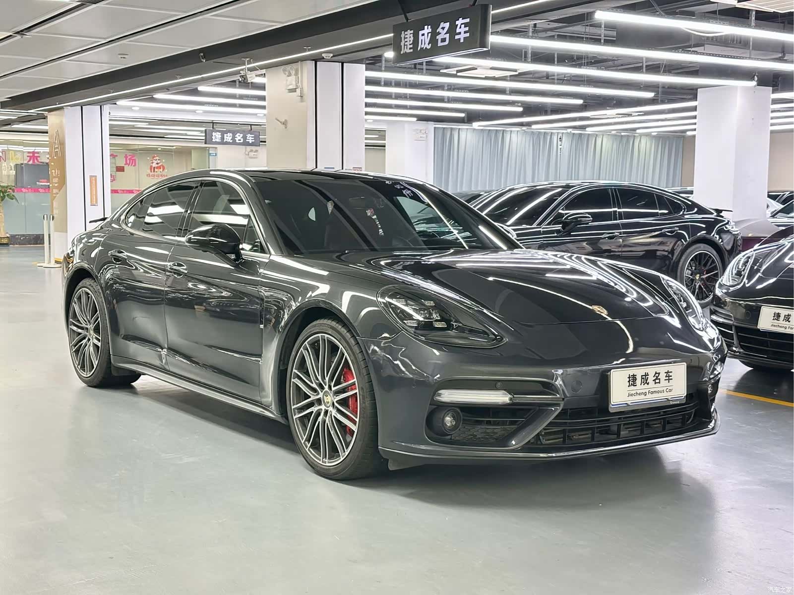Porsche Panamera, 2018 1