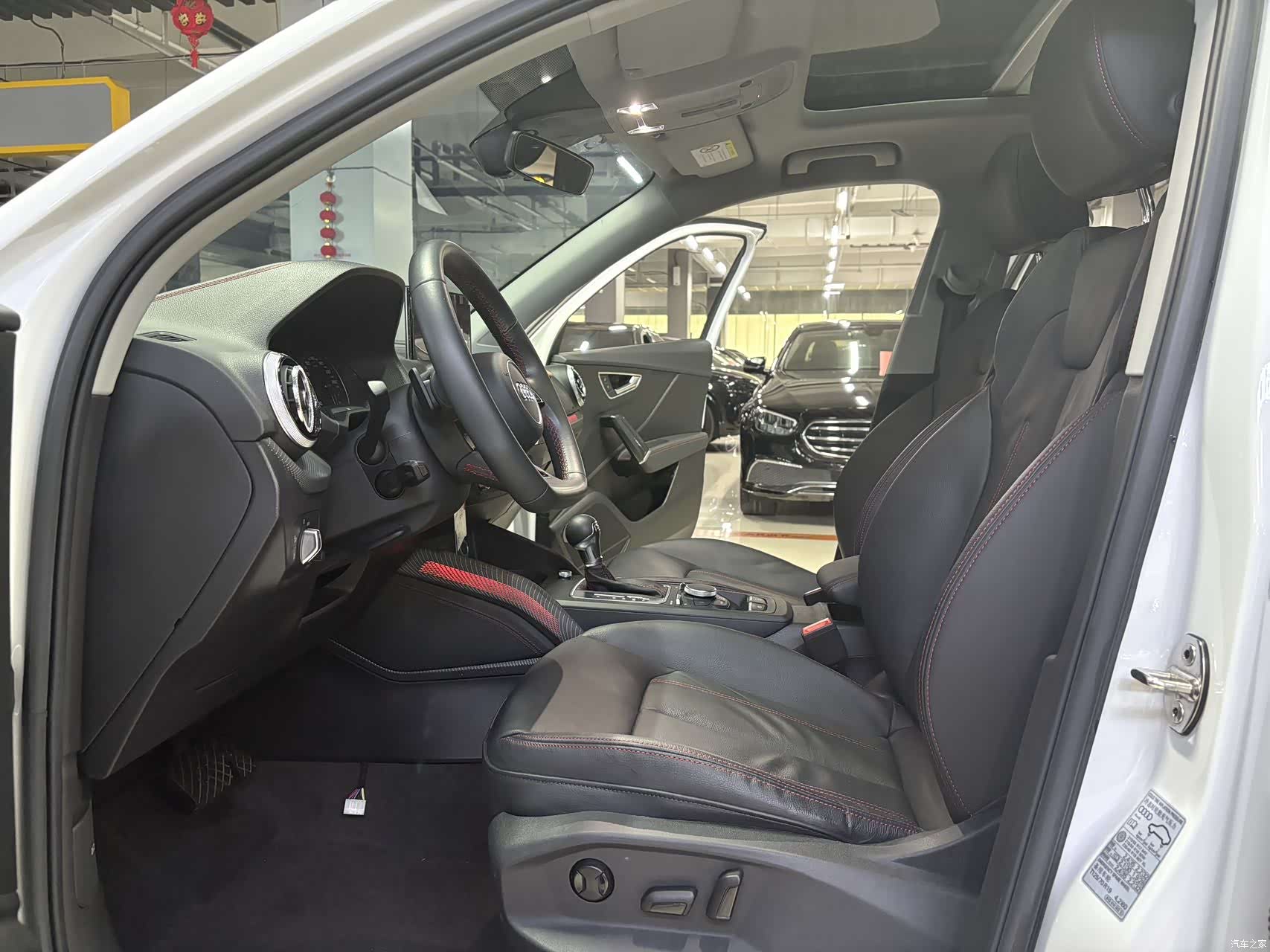 Audi Q2L, 2023 все фото