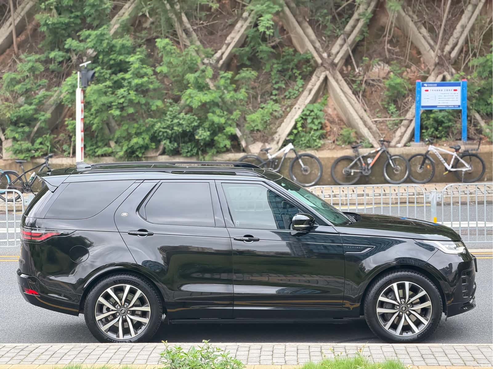 Land Rover Discovery, 2022 4