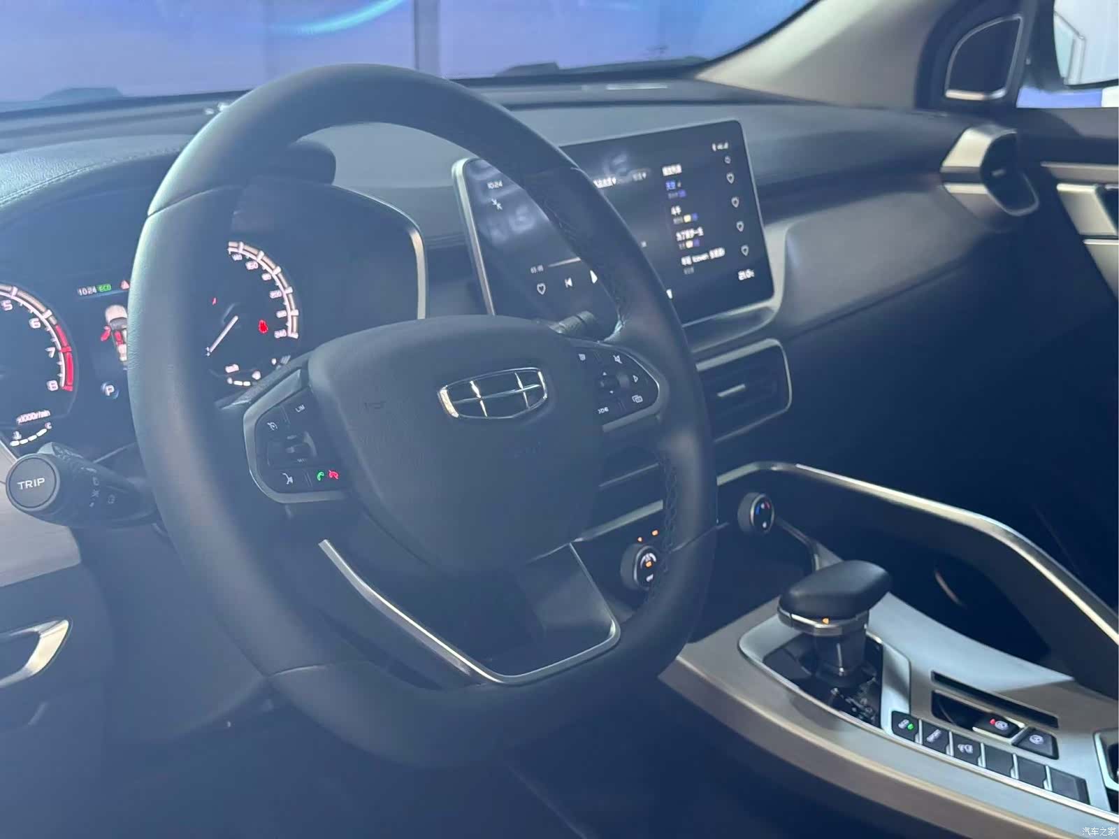 Geely Coolray, 2022 14