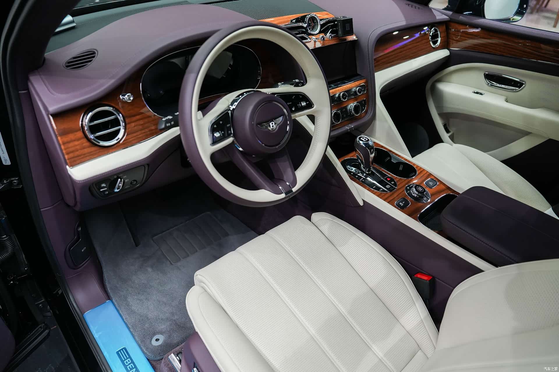 Bentley Bentayga, 2023 9