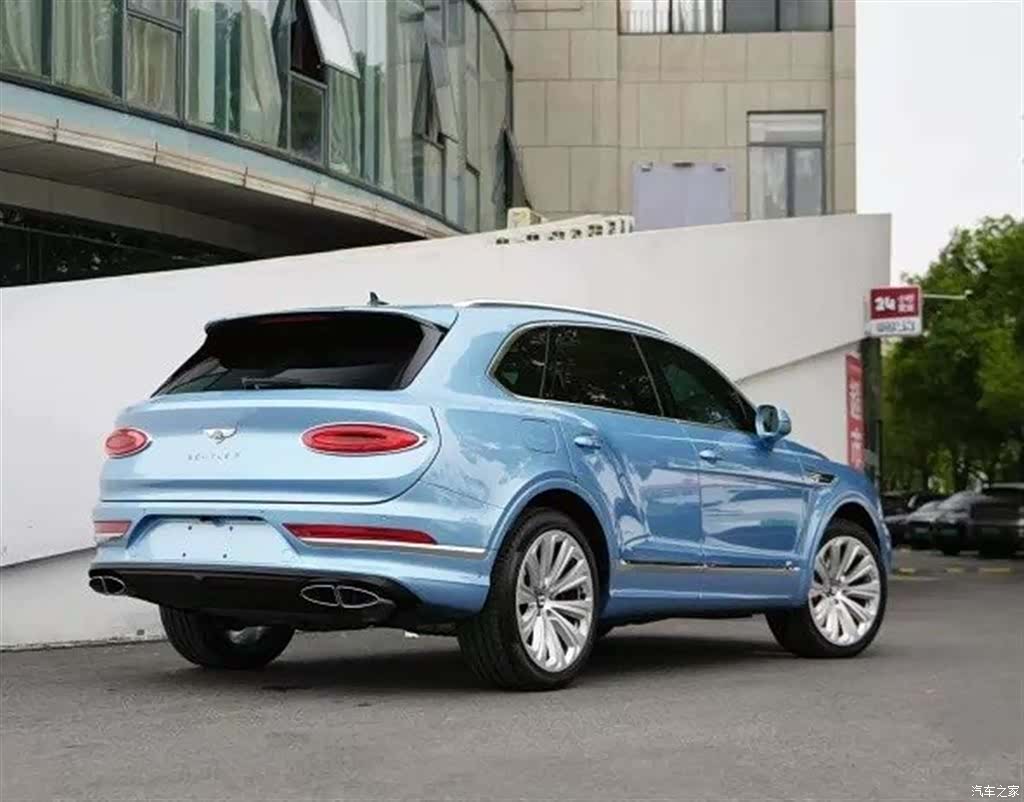 Bentley Bentayga, 2023 4
