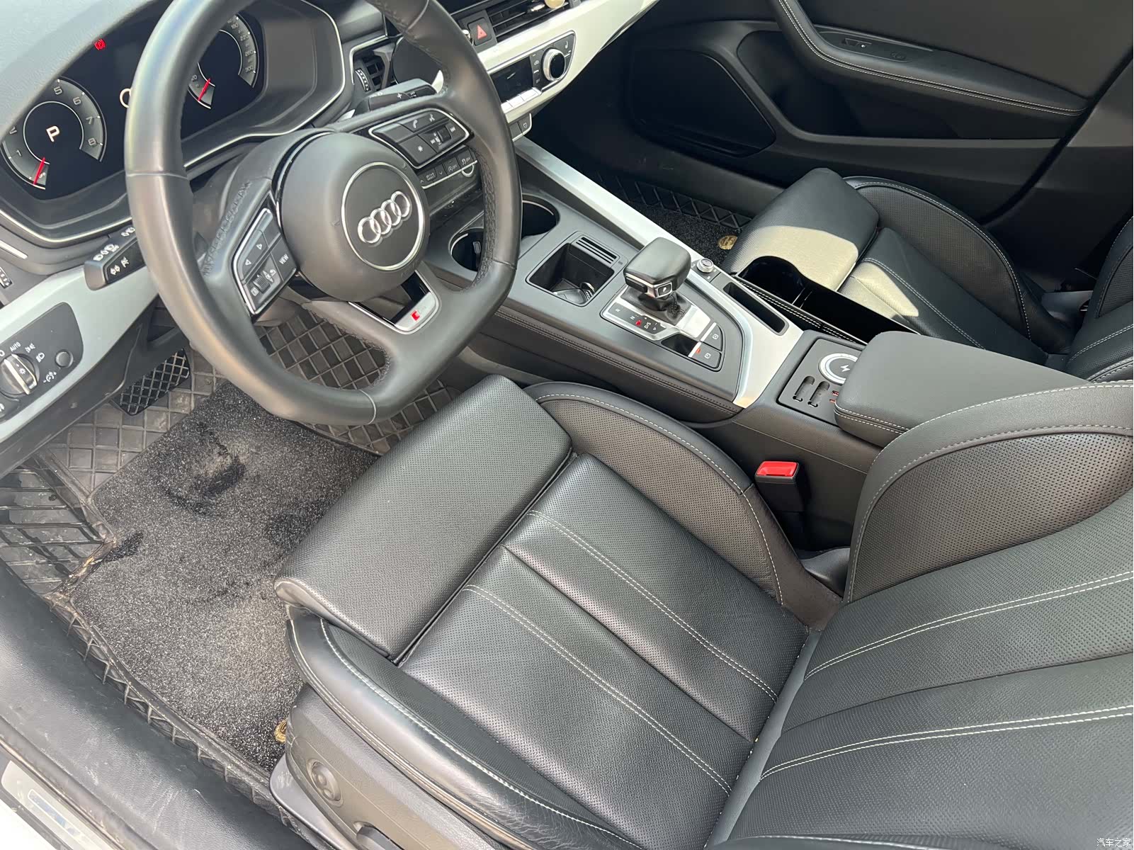 Audi A4L, 2023 все фото