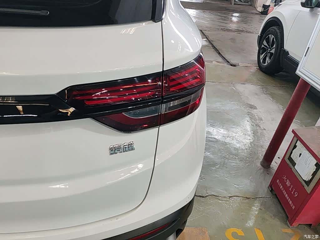Geely Coolray, 2022 8