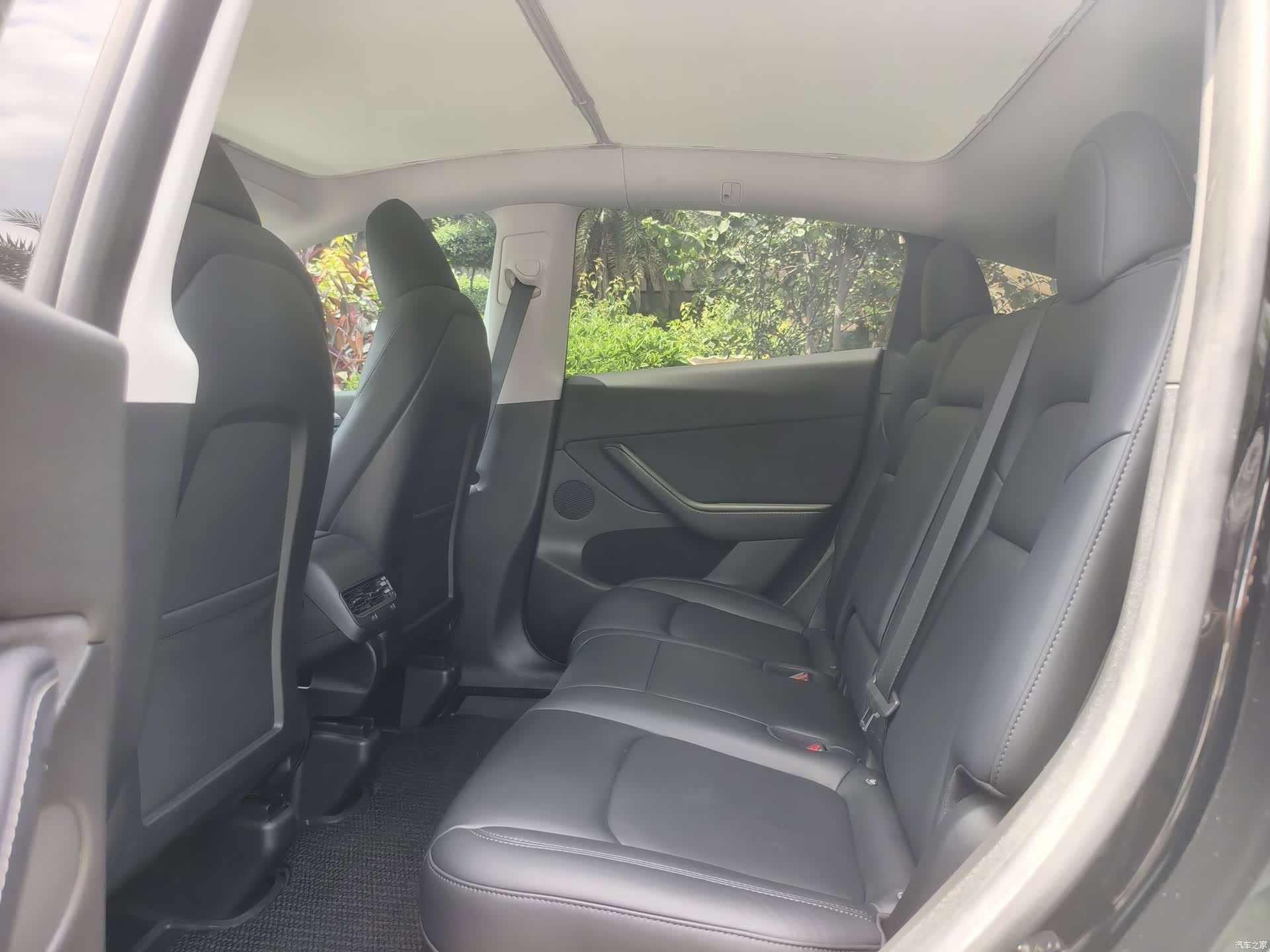 Tesla Model Y, 2023 10